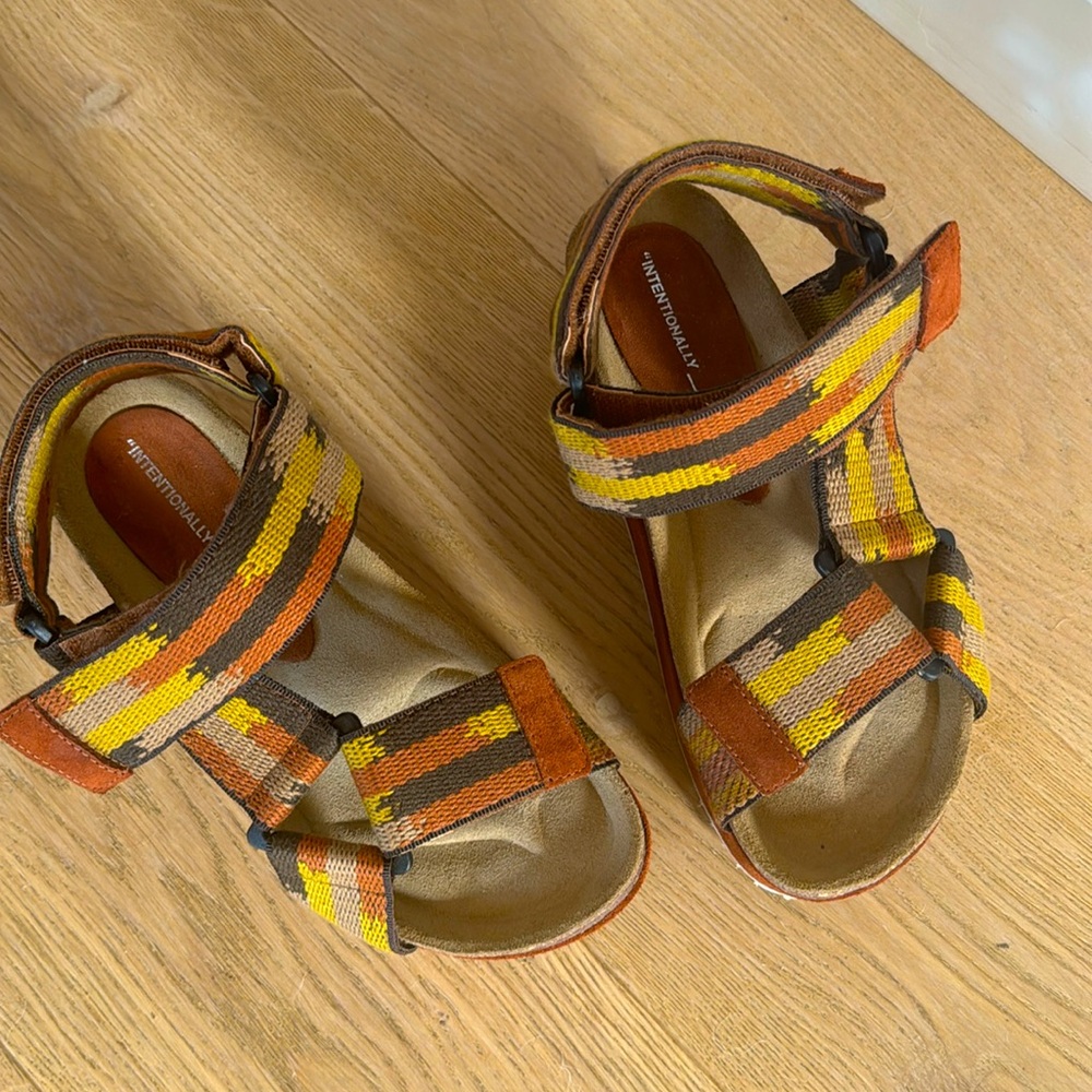 Intentionally Blank Zona Platform Sandal. NWOT size 37